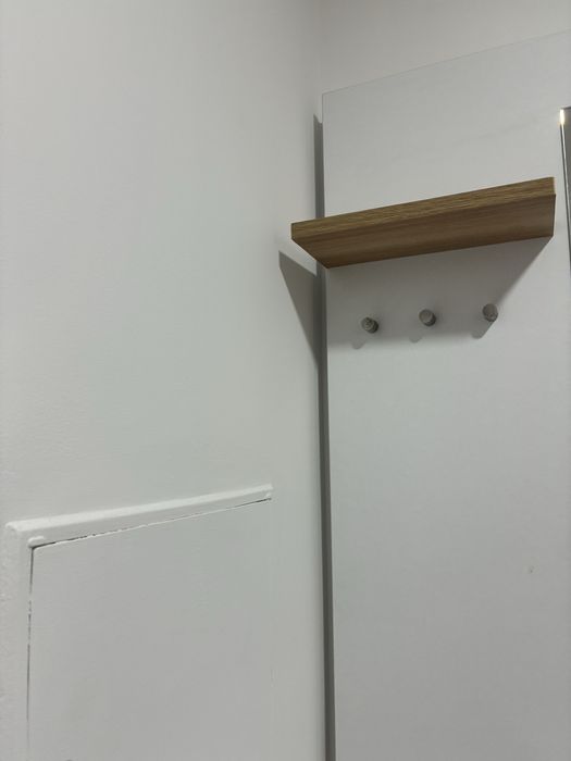 Cabideiro com espelho e gaveta