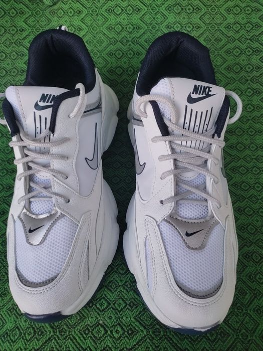 Продам кросівки Nike 43 розмір