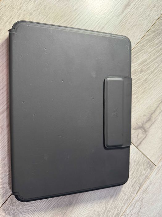Etui z klawiaturą Logitech SLIM FOLIO PRO iPad Pro M1 11 cali  3/4 gen