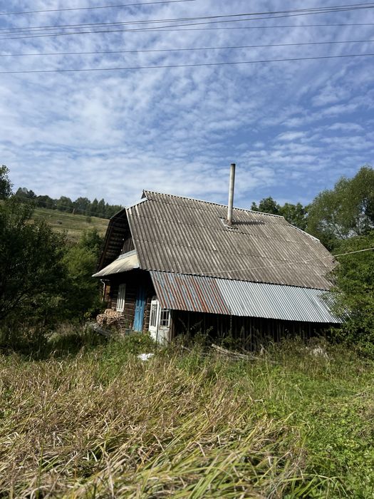 Продається будинок та 10 соток у с. Верхній Студений у карпатах
