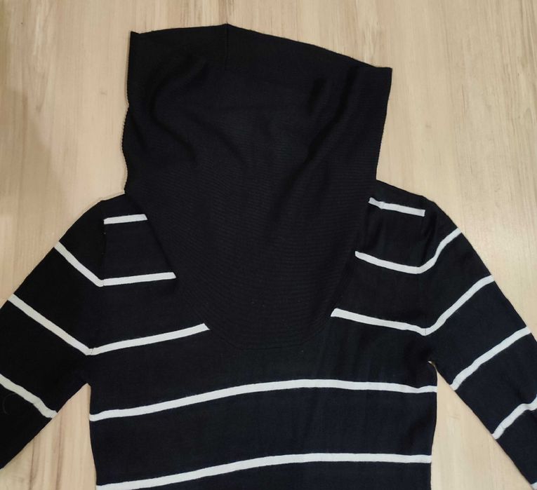 Czarna długa sukienka 38 w paski z golfem atmosphere