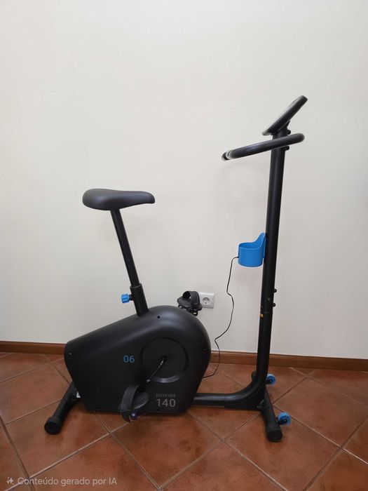 Bicicleta Estática com Resistência Motorizada Domyos