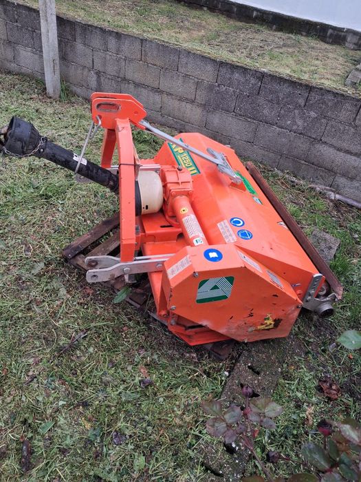 Máquina corta mato Agrimaster KP 1250 U