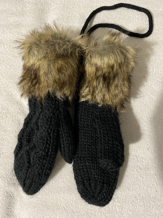 Czarne rekawiczki welniane