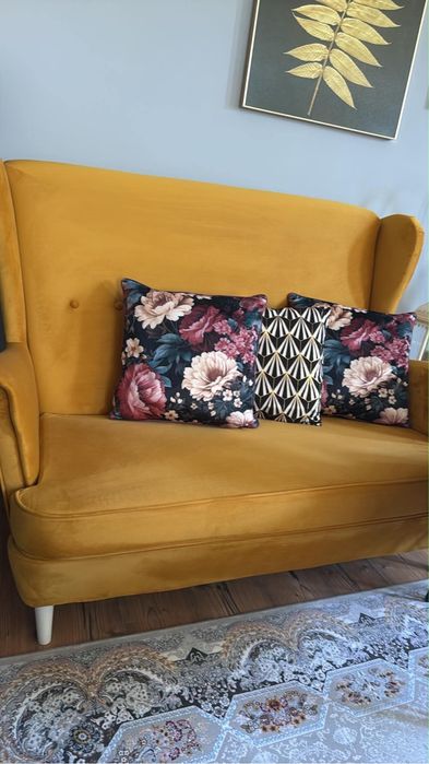 Musztardowa sofa