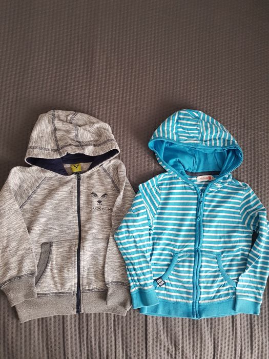 Dwie bluzy 110 dresowe chłopięce rozpinane z kapturem Cool Club