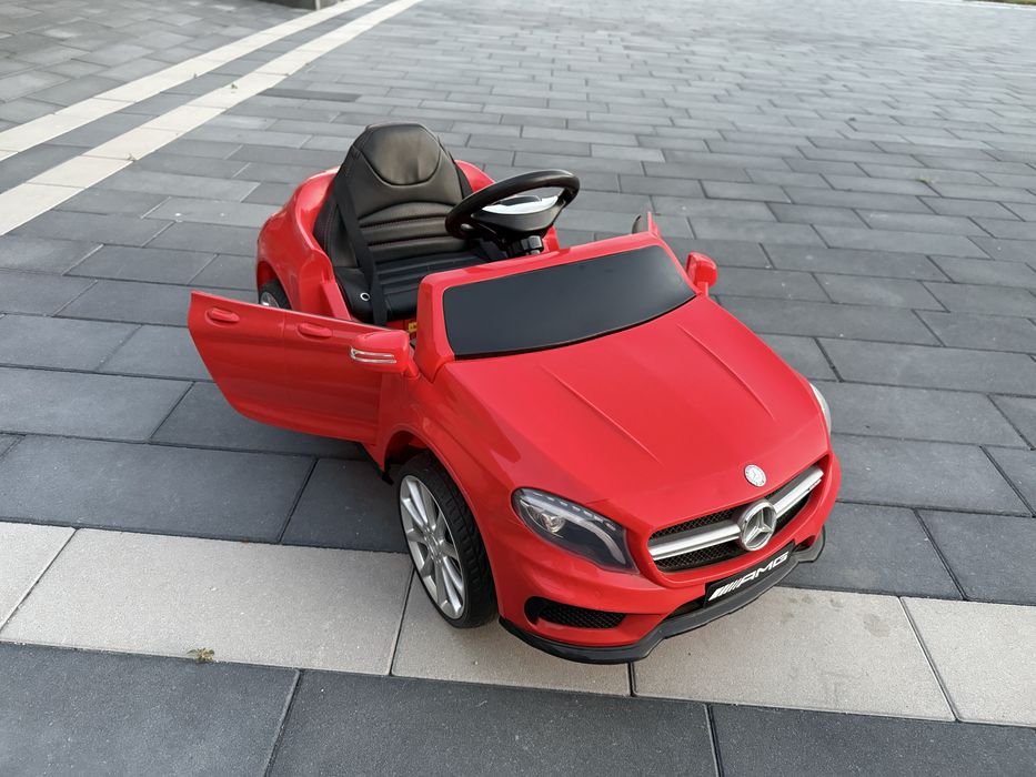 Auto Mercedes czerwony na akumulator