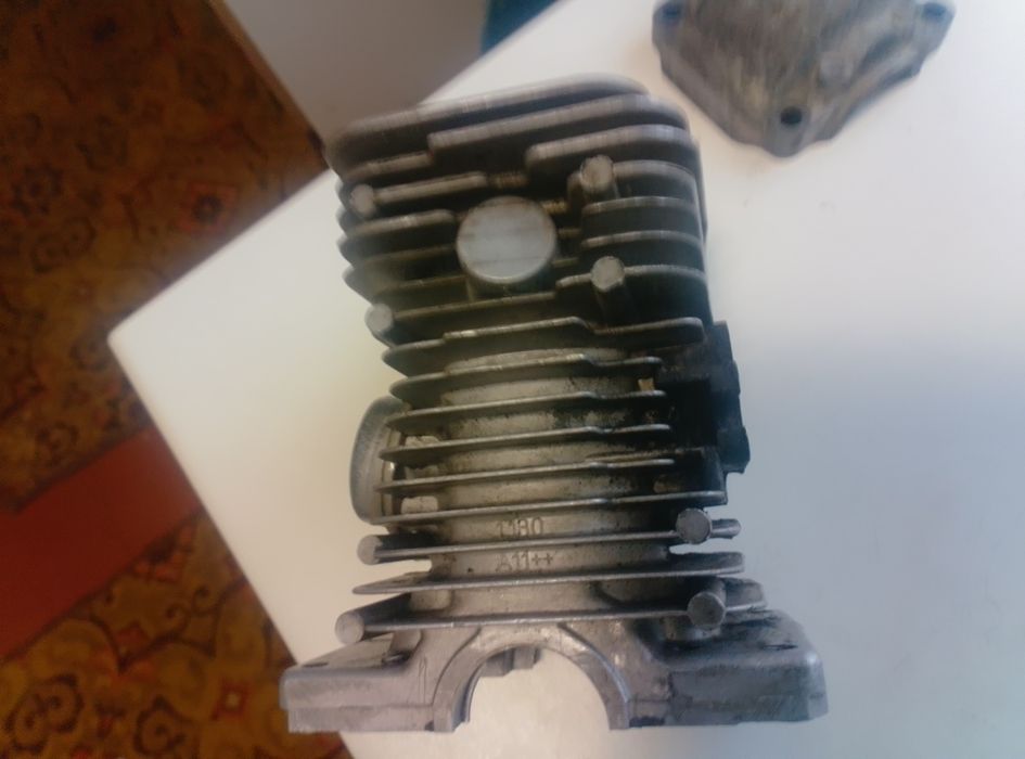 Продам   циліндр із піддоном. До 180 штиля.