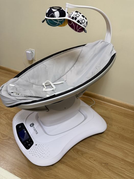 4moms заколисуючий центр