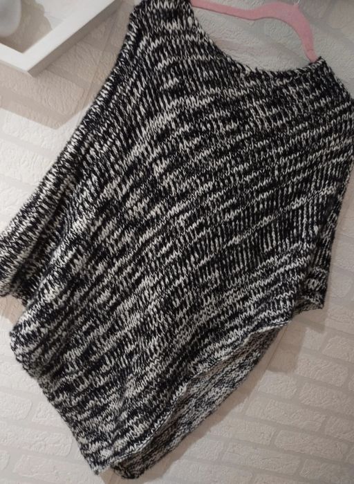 Śliczna ciepła narzutka , ponczo uniwersalny