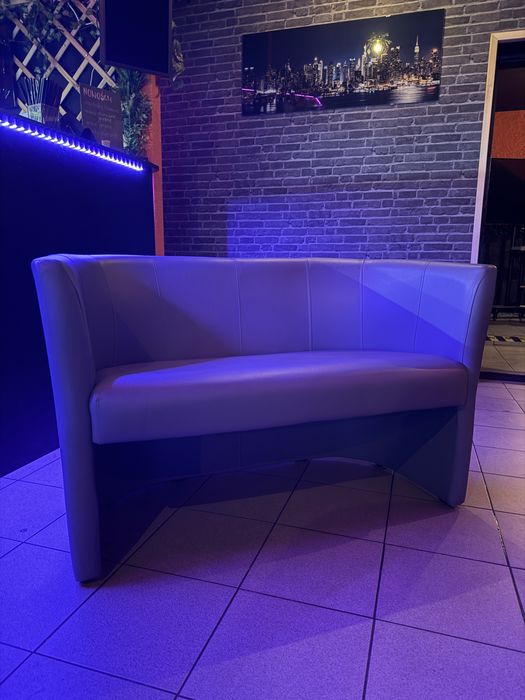 Szara sofa skorzana