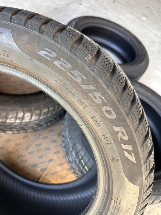 Резина зимная.    Pirelli.    225.50.17.    Romania