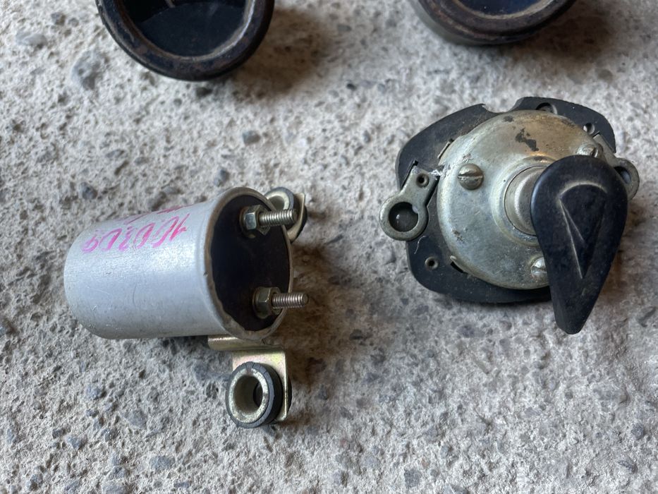 Різні запчастини на Днепр мт