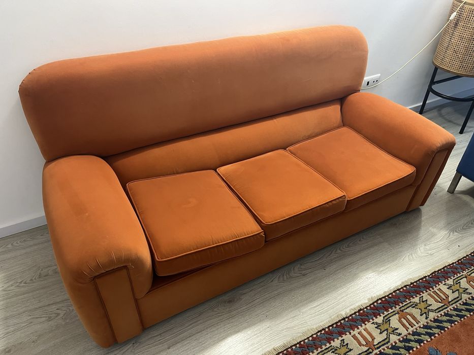 Sofa de tres lugares veludo laranja