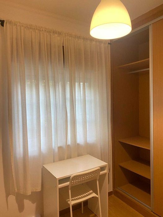 Quarto mobilado na Encarnação | Metro à porta | 530€ com despesas incluídas