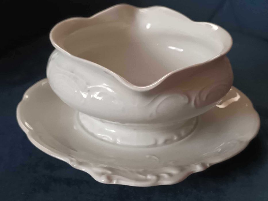 sosjerka porcelana biała 50 letni antyk Wawel prl