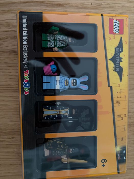 Bricktober Minifigure Collection 2/4 - The LEGO Batman Movie (2017 Toys "R" Us Exclusive)