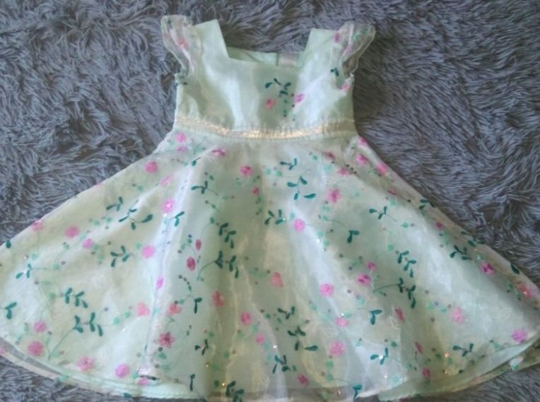 Sprzedam różne ubranka dla dziewczynki, spodniczki, sukienki