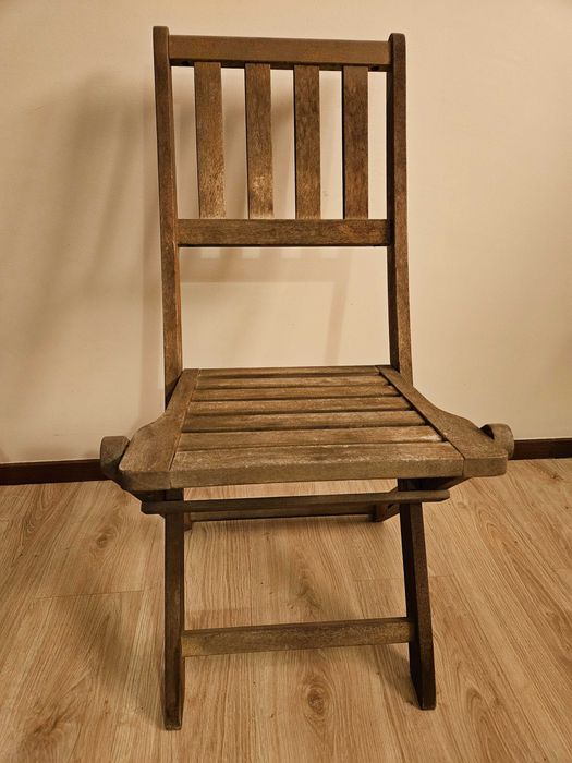 Mesa de Teka maciça extensível, aberta dá para 10 pessoas+ 6 Cadeiras