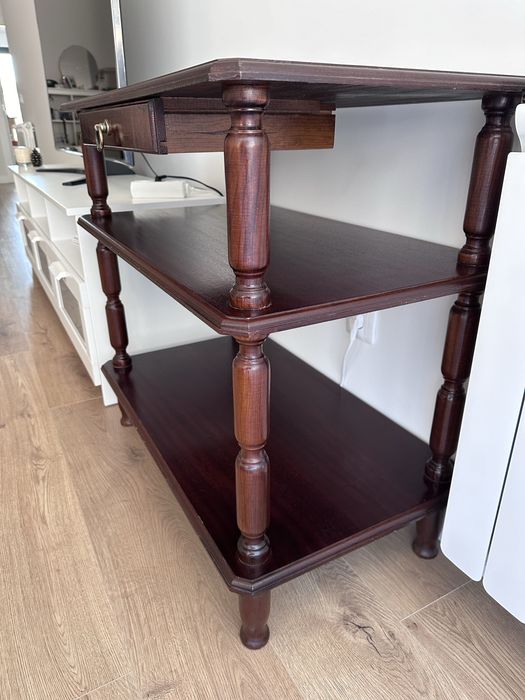 Móvel de apoio em mogno