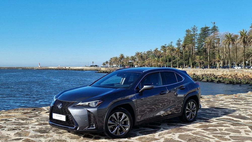 Lexus UX 250h Sport (12.3-inch Display)