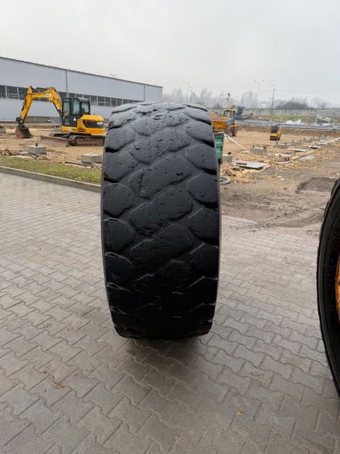 Liebherr L 580 2Plus2 koła komplet 26.5r25