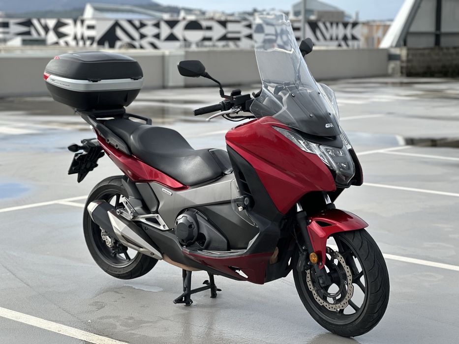 HONDA INTEGRA 750 - Full Extras!