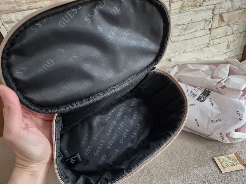 Kosmetyczka Damska Kuferek Guess