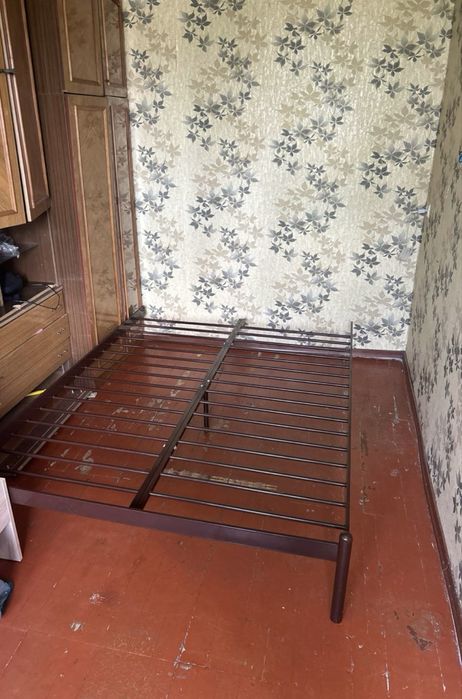 Продам ліжко з матрацом