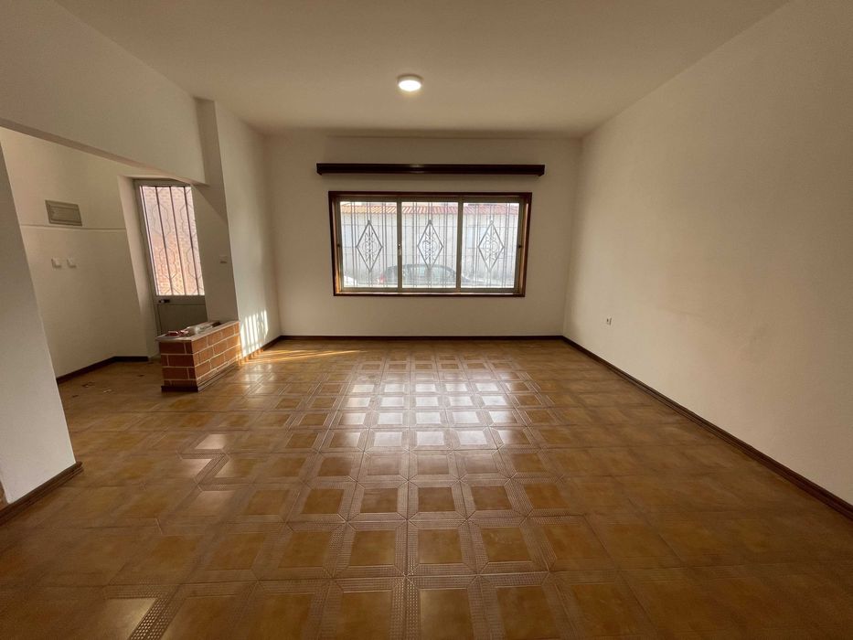 Prédio Multifamiliar em Mirandela | Elevado Potencial de Investimento