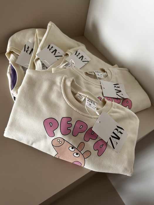 В наявності чудові костюмчики Zara з Пеппою
