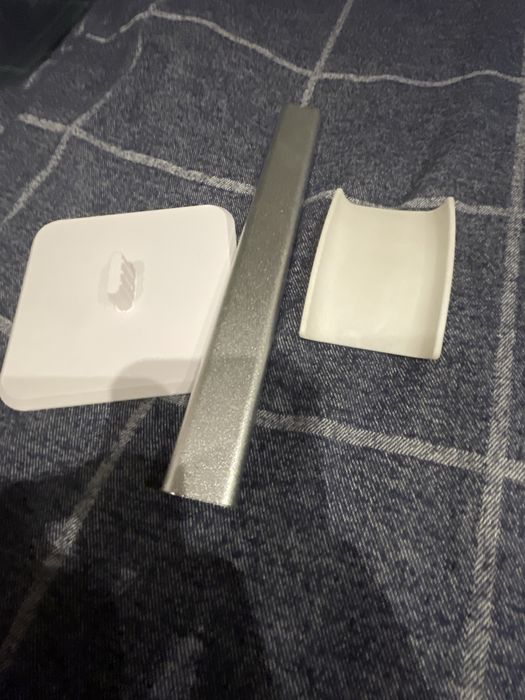 Uchwyt na słuchawki , stojak na sluchawki bialy