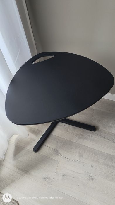 Ikea Svartasen stolik pod laptopa
