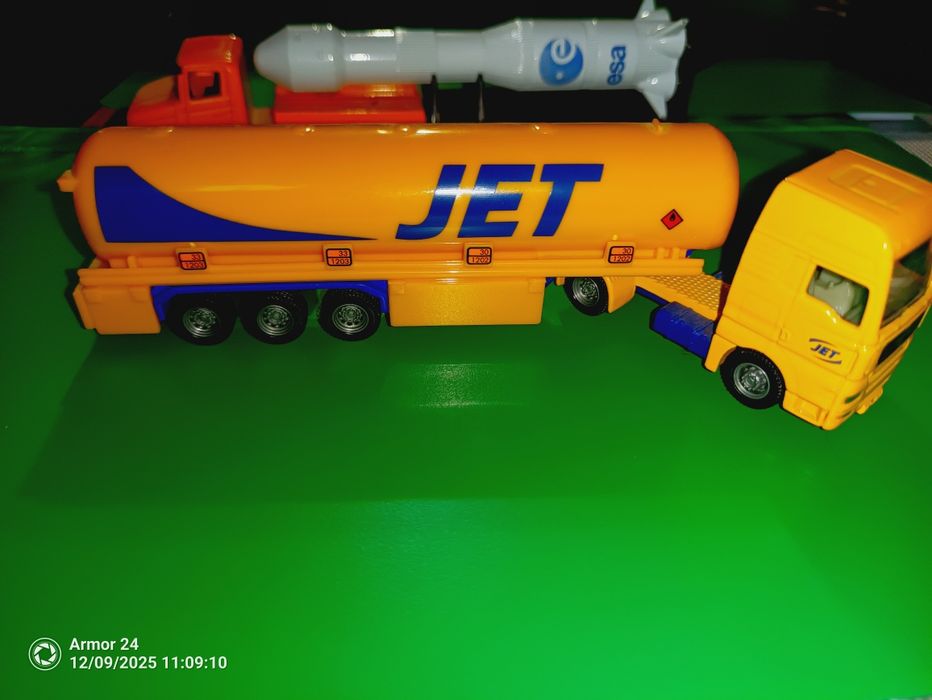Siku cysterna Jet rakieta Esa. Man Scania