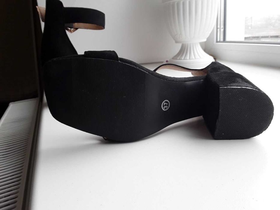 Жіночі чорні босоніжки  із замшу