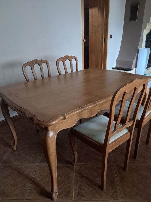 Elegancki zestaw mebli z litego drewna: stół + krzesła + 2 kredensy