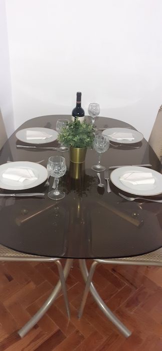 Mesa de jantar com 6 cadeiras