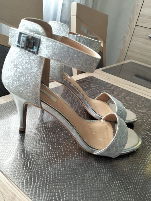 Szpilki sandałki 38