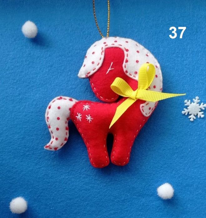 Игрушки на ёлку символ 2026 года