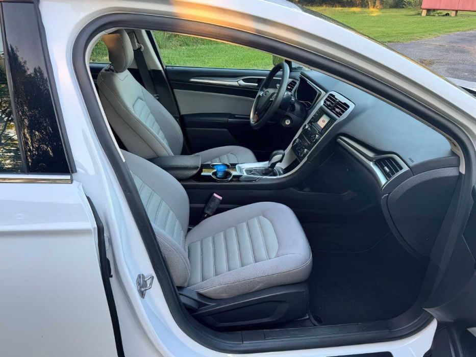Ford Fusion Titanium Hybrid      2014