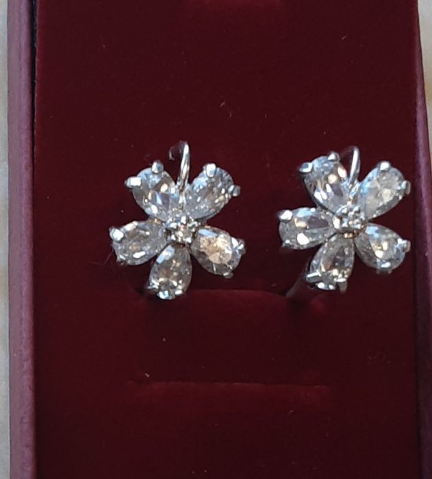 Срібні сережки і каблучка з цирконом 925 проба ХЮЗ 10,4 грам Нове