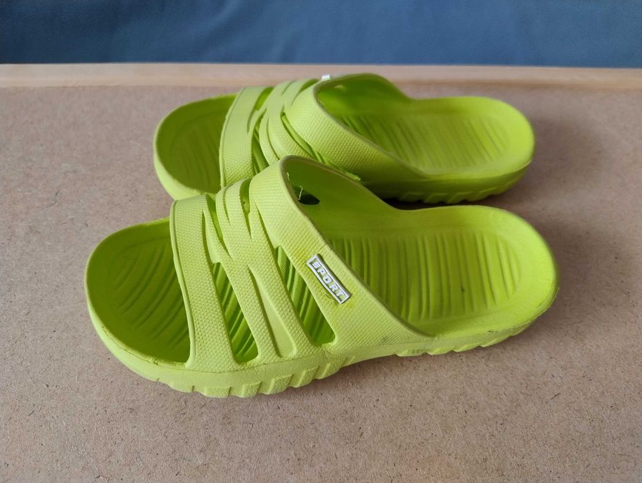 SUPER CENA Klapki dla dzieci marki Sport basenowe rozmiar 27 na plażę