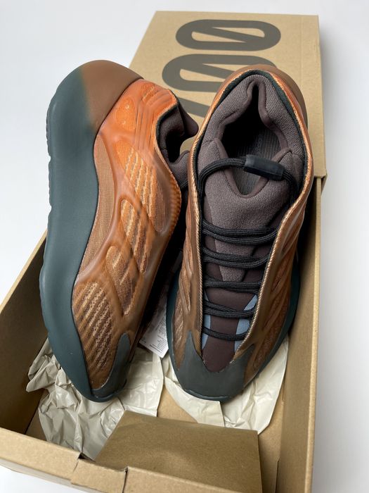 Оригинал Adidas Yeezy 700 V3 ʼCopper Fade’ (GY4109) оригинальние изи