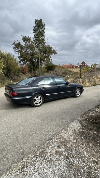 2000 Mercedes-Benz E220 — photo 4