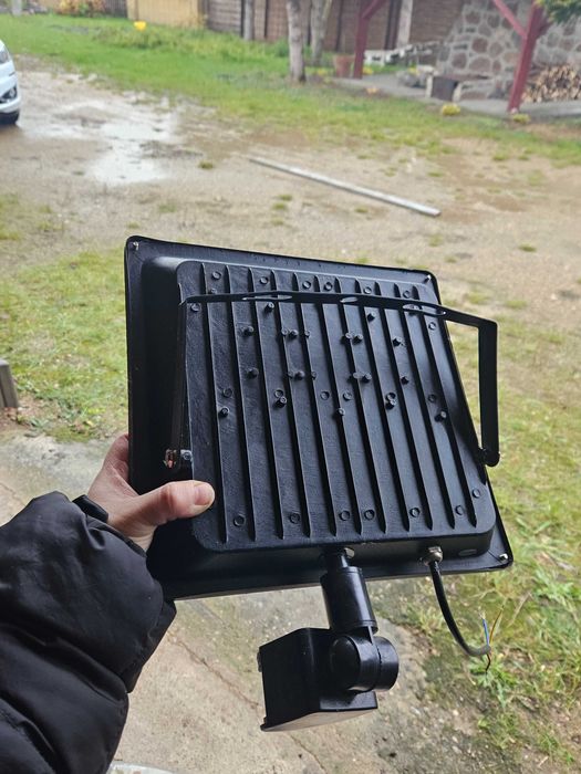 Lampy halogenowe LED zewnętrzne 30W i 200W