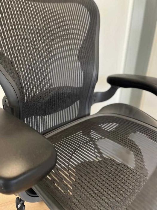 Opção completa Herman Miller Aeron remodelada, com suporte lombar