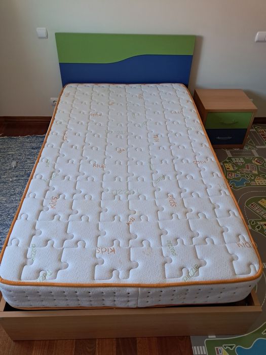 Cama com estrado elevatório