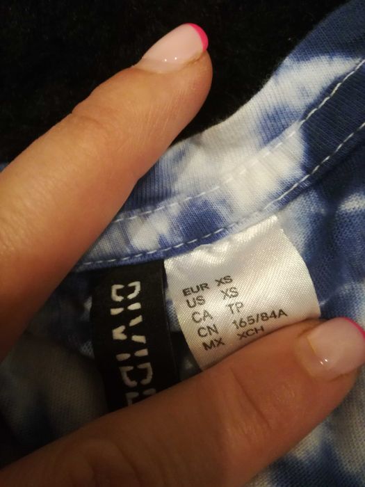 Narzutka z długimi frędzlami na plażę tunika h&m xs biała granatowa