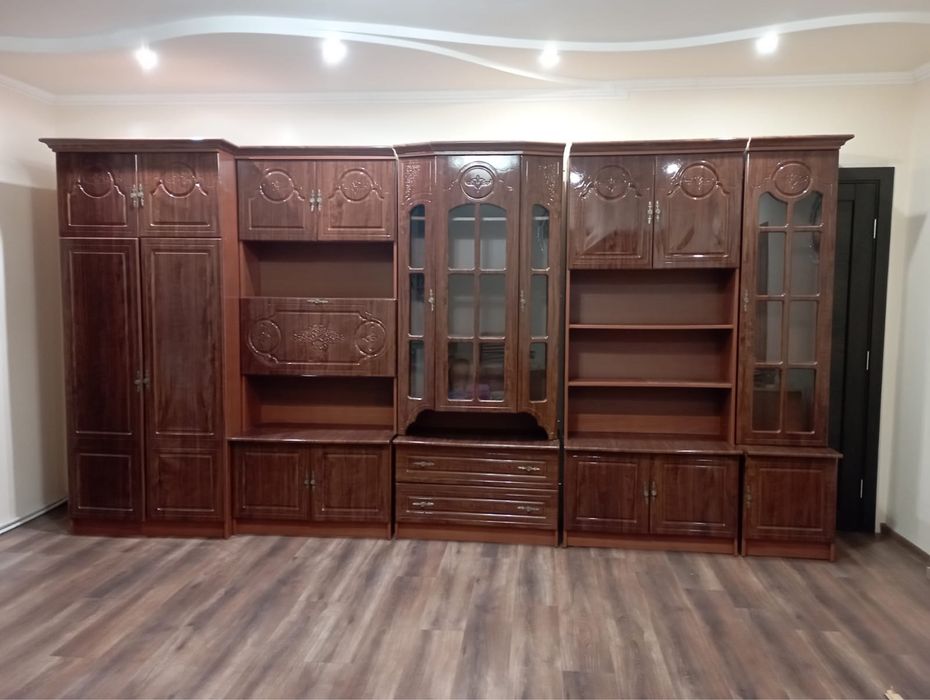Продам стінку у вітальню,розмір 2.10м/4м