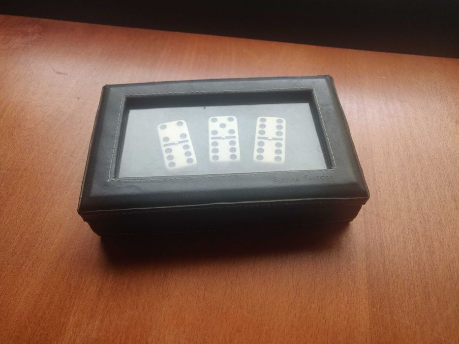 Conjunto domino preto